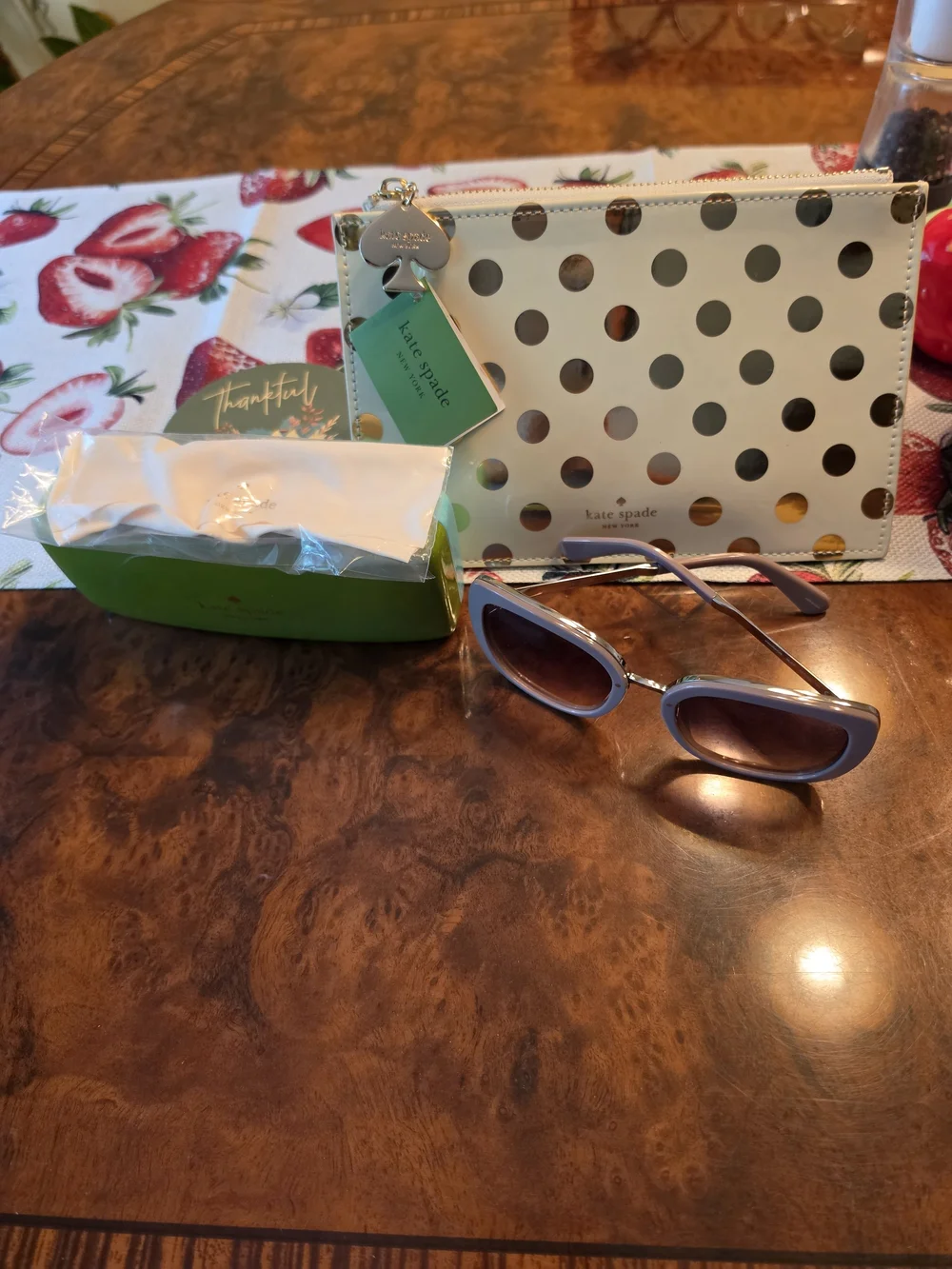 💚 Kate Spade Bundle – Pencil Case + Sunglasses✨️